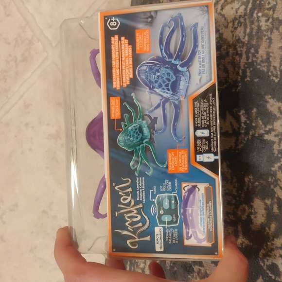 New!Purple Hexbug Remote Control robotic Kraken - Picture 3 of 5